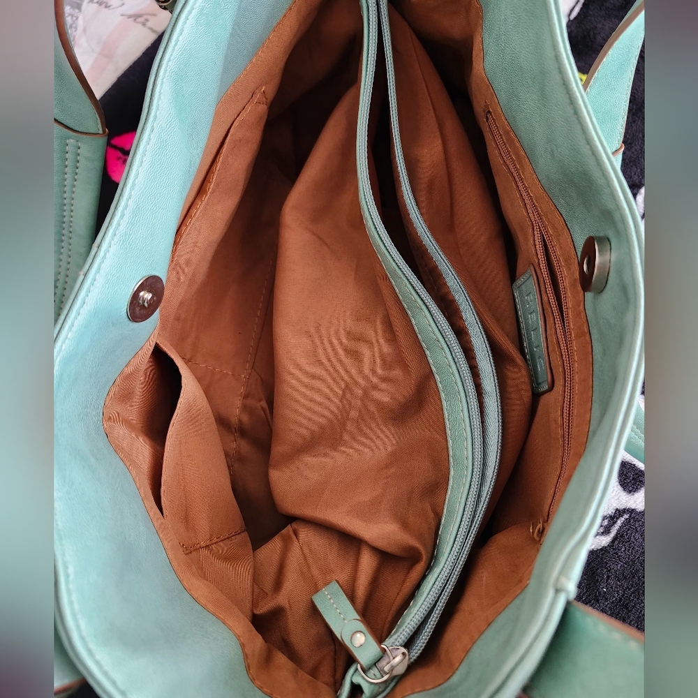 Relic Mint Color Purse. - Picture 7 of 8